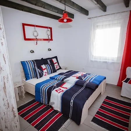 Apartment Liliana Es Csonakhaz Badacsonytomaj